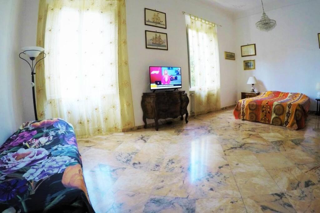 Gabry'S Home Three-Bedroom Big Apartment Near City Center & Train Station To Pisa And Florence & Ferries To Sardegna Corsica Livorno Esterno foto
